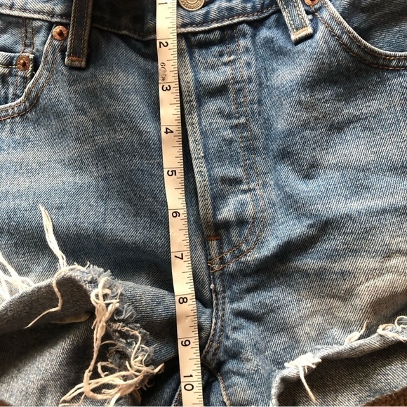 Levi’s 501 cut off denim button fly shorts size 28 - Picture 5 of 8
